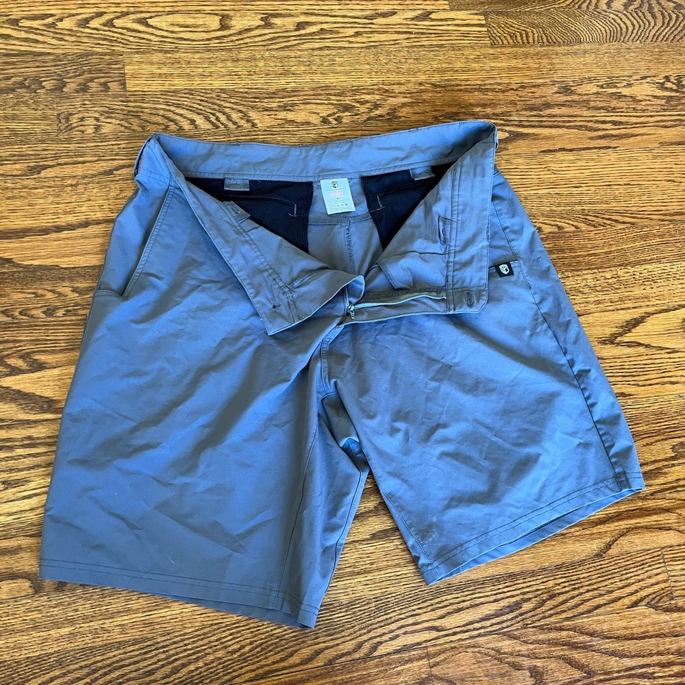 Born primitive Men’s delta shorts XL